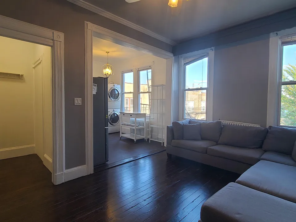 476 Gregory Ave #3