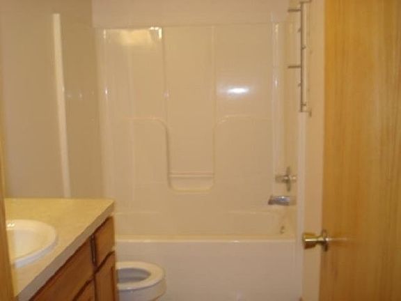 5th image of 12178 Yancy St NE Unit B