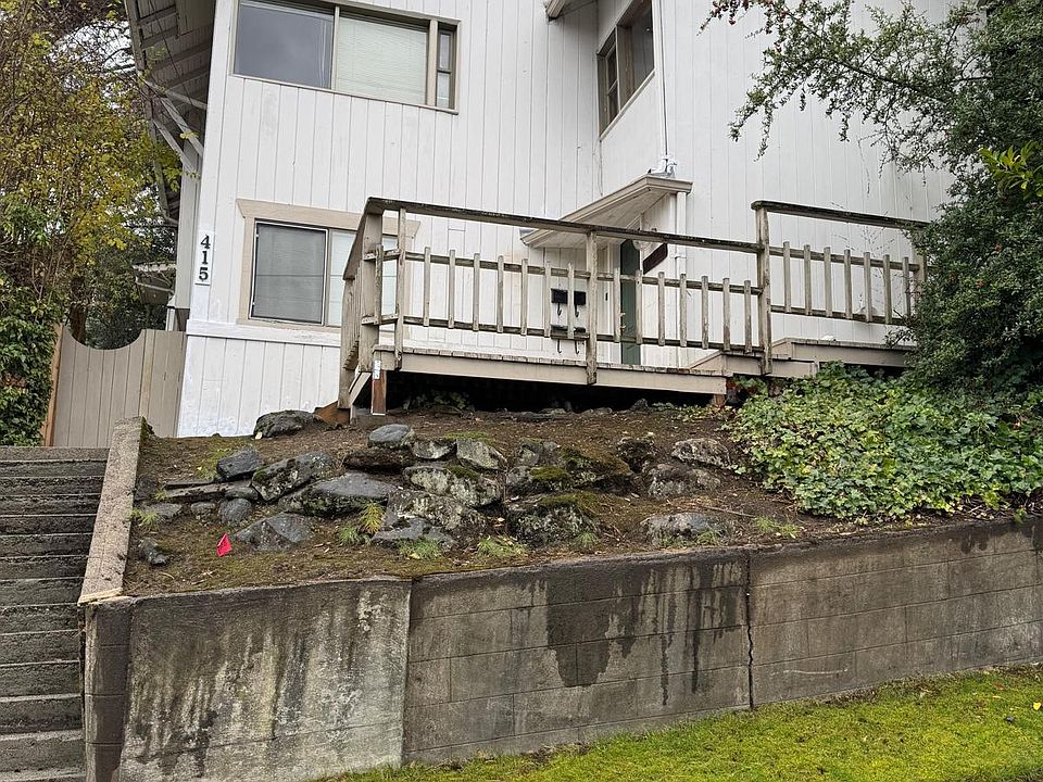 Elegant Two-Story Homes with Stunning Views _ Flexible Rental Options Next to Seattle Pacific University