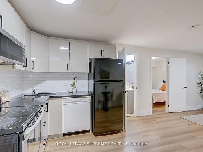 143 Voltarie Cres — Photo 32