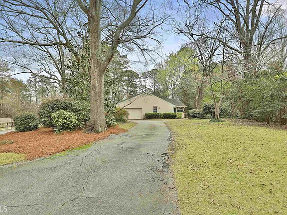 3rd image of 507 Pine Cir