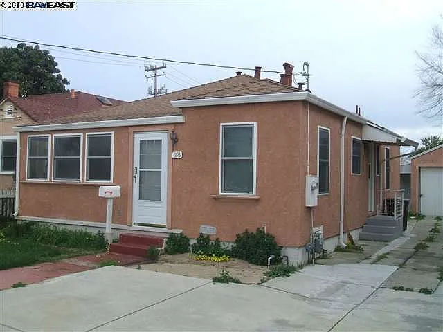 593 Meek Ave photo 1