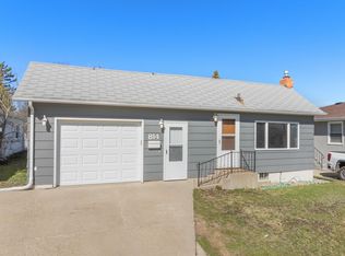 814 5th St SW, Minot, ND 58701