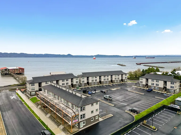 Astoria Waterfront — Photo 20