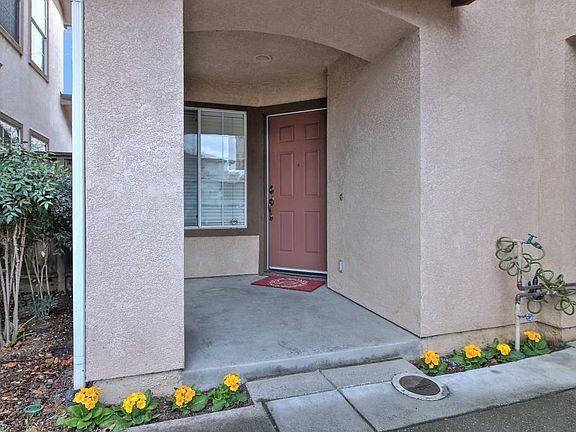 3rd image of 1570 Sawgrass Dr
