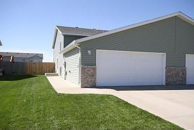 3rd image of 1067 42nd Ave W