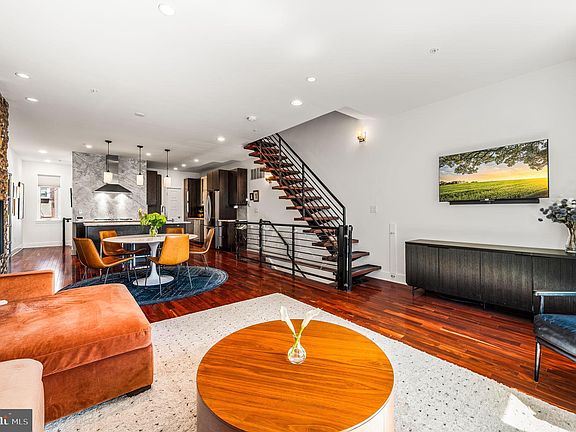 4th image of 1711 Montrose St