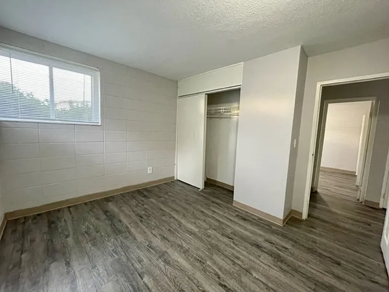 Apartment off 28th and Clyde Park Available — Photo 82