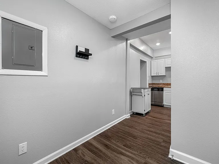 705 W Bay St — Photo 35