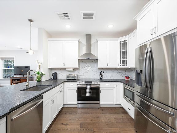 4th image of 19 Butterfield Rd #102B