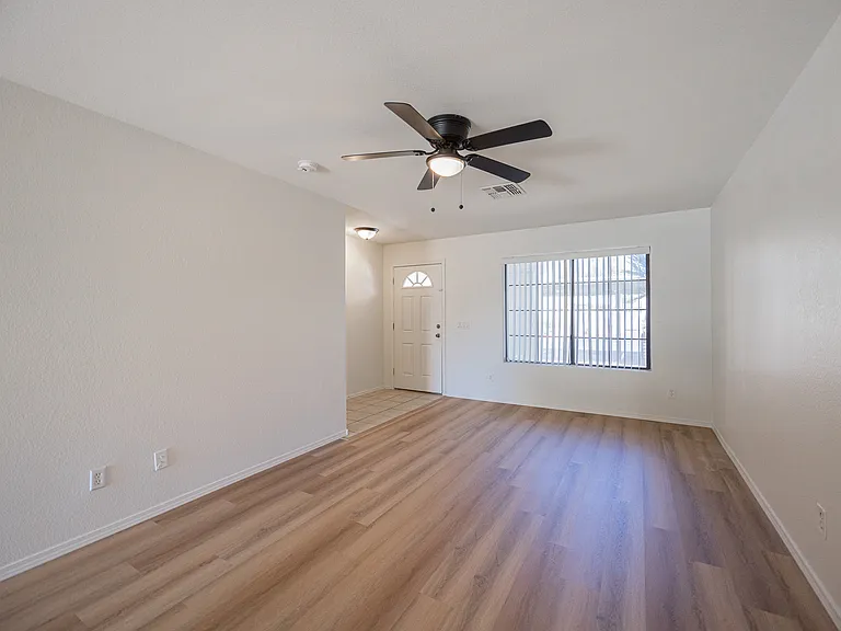 7801 N 44th Dr #1075 — Photo 3