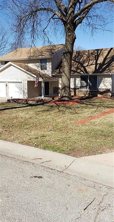 1st image of 909 NW Forest Dr