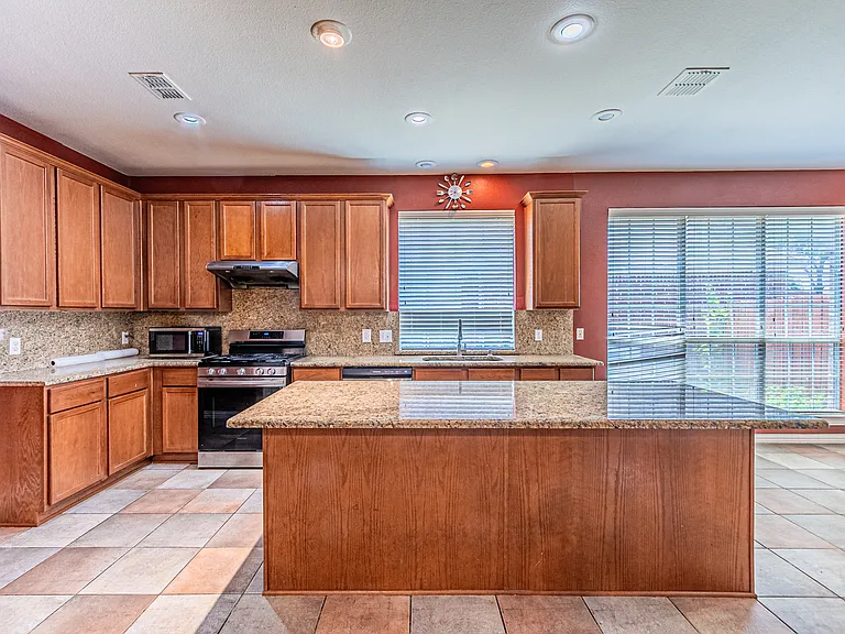 6801 Amesbury Ln — Photo 16
