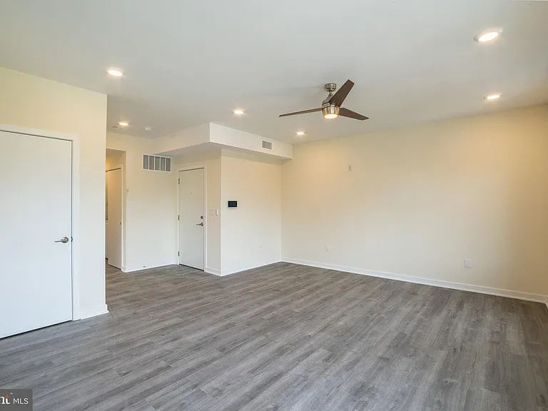 1300 S 24th St #D2 — Photo 8