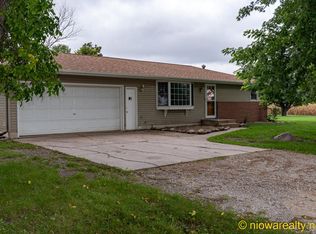 19281 Spruce Ave, Mason City, IA 50401