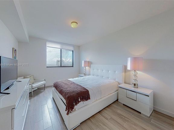 4th image of 999 SW 1st Ave Ph 12