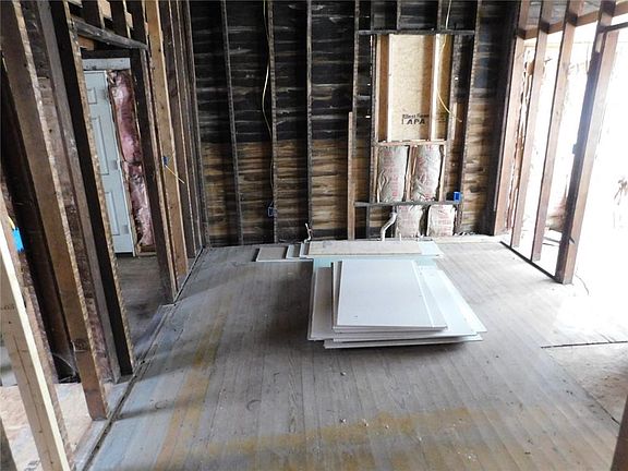 4th image of 203 W Quincy St