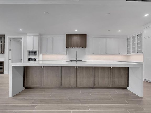 4th image of 70 AVENIDA VENECCIA #204