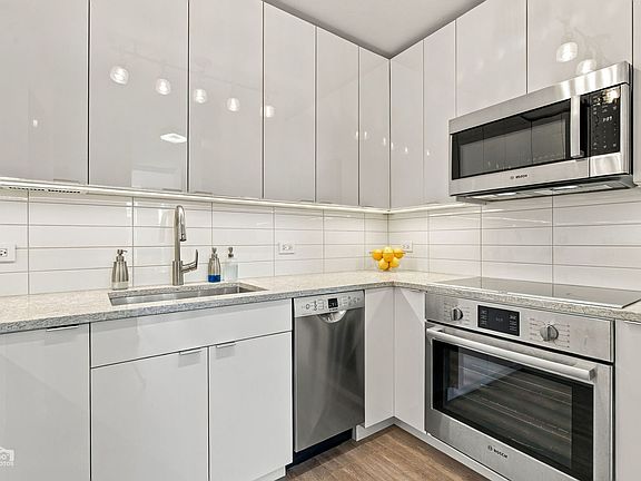 5th image of 340 W Diversey Pkwy APT 815