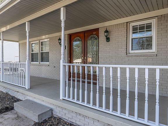 3rd image of 1046 Pickton Dr