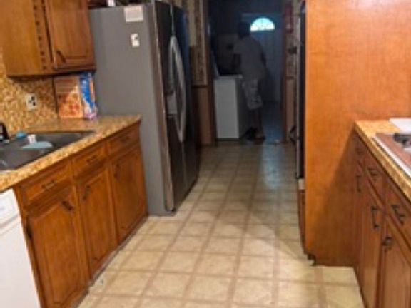 4th image of 680 Camark Ave
