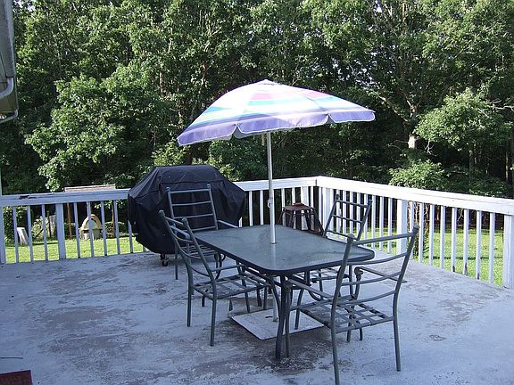 concrete deck off dining rm