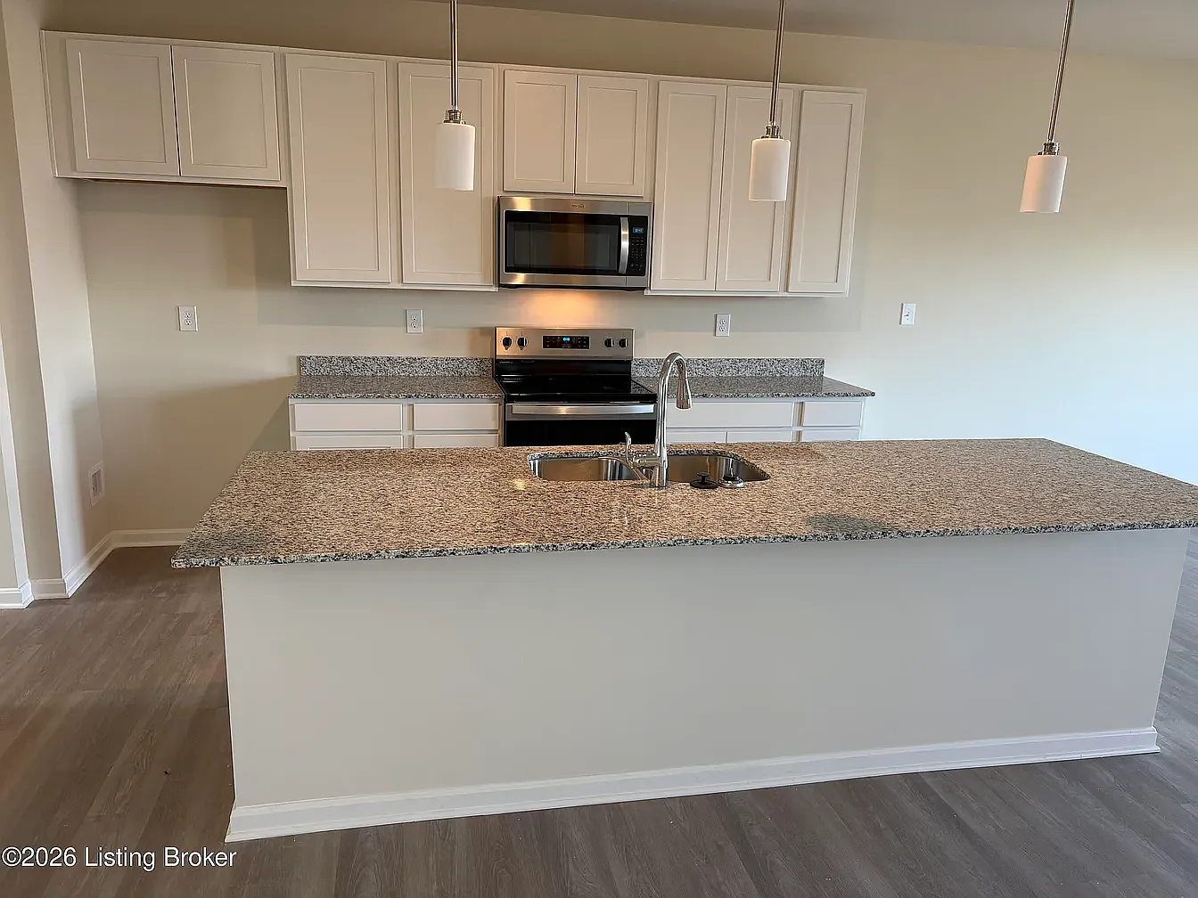 4 bed, 2.5 bath, 2606 sqft, $2,700 — Photo 3
