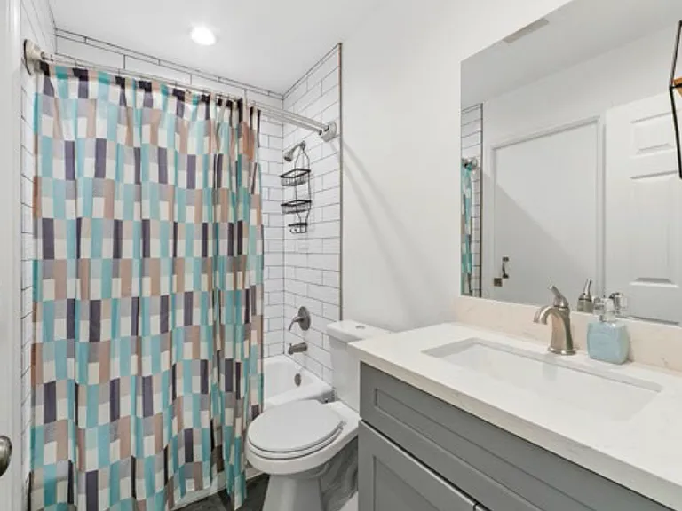 1206 Gladys Ave #8 — Photo 4