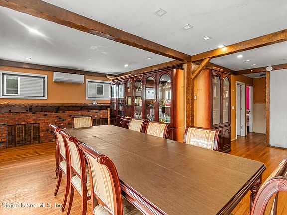 5th image of 88 Ardmore Ave