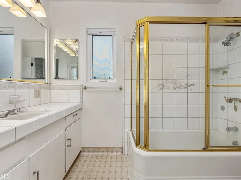 401 Arenoso Ln #A — Photo 10