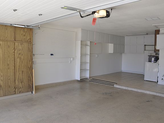 5th image of 9822 W Evergreen Dr