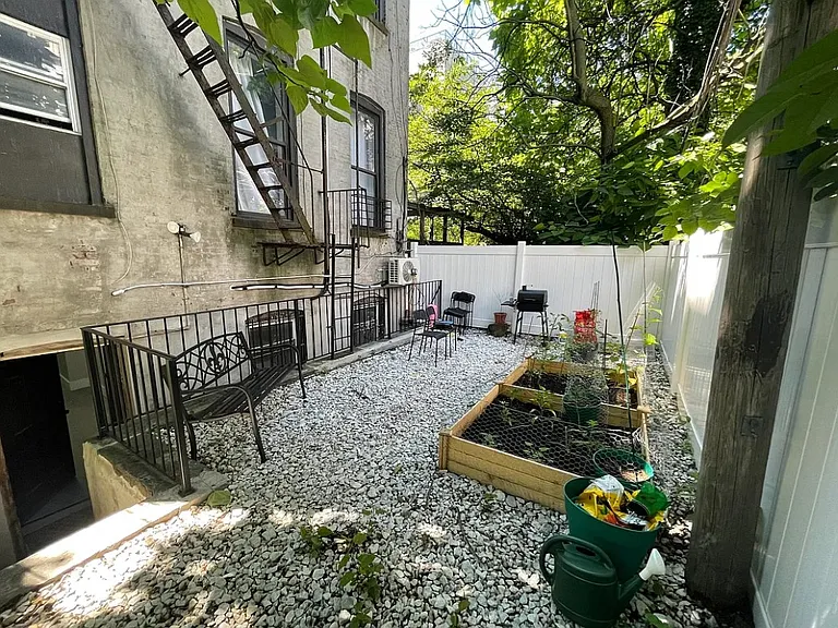 133A Quincy St #B — Photo 5