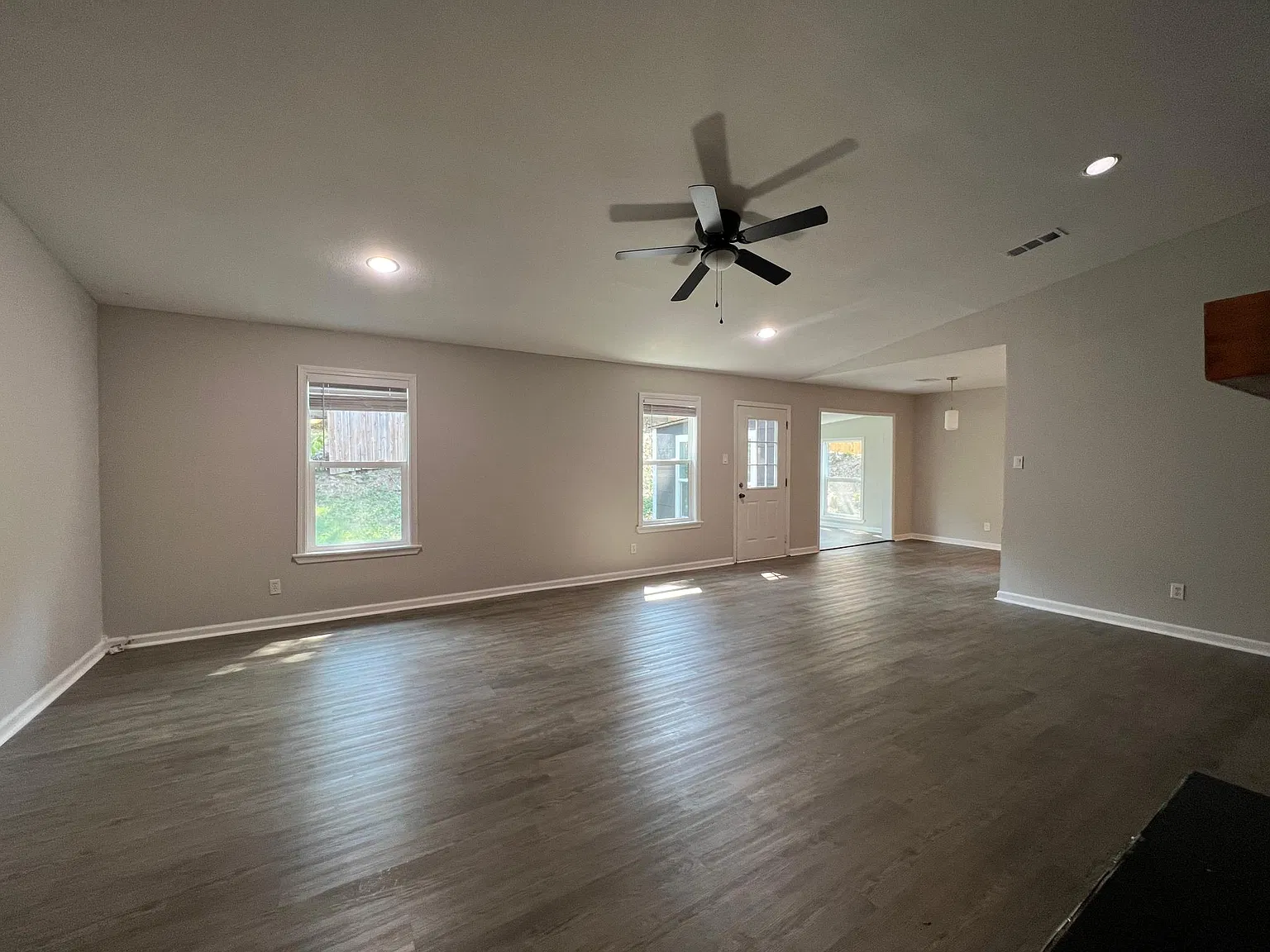 3 bed, 1614 sqft, $1,700 — Photo 2