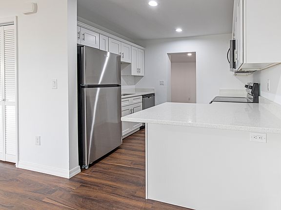 2nd image of 6005 Deming Ave #6005