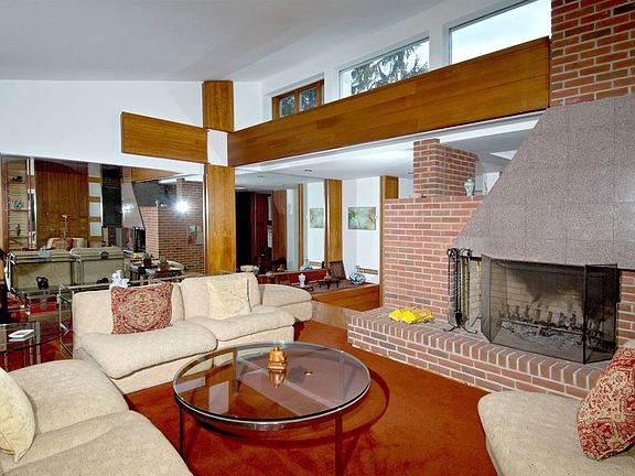 3rd image of 60 Palmer Ln