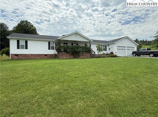 221 Old Cranberry St, Newland, NC 28657