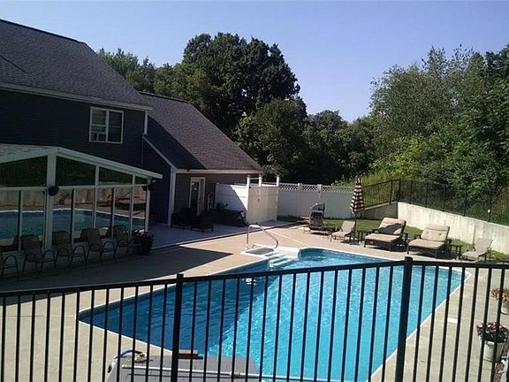 3rd image of 49 Sherman Lee Dr