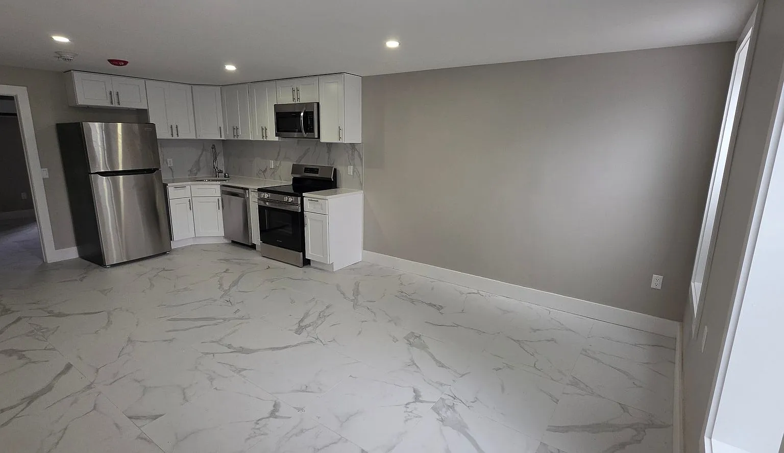 543 Clinton Ave — Photo 1