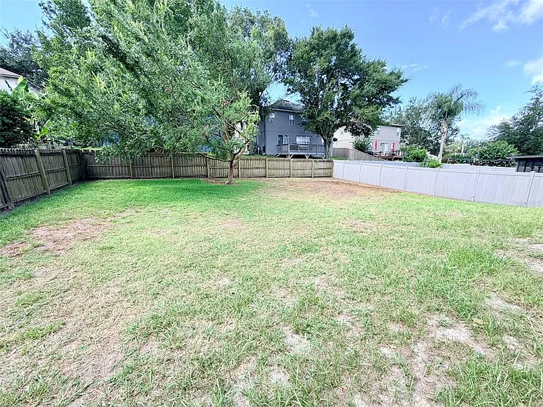 602 Sun Bluff Ln — Photo 2