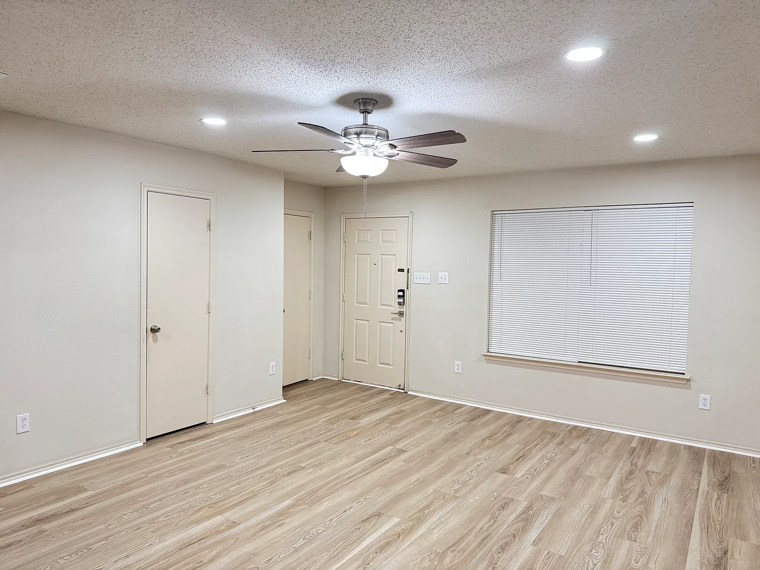 4 bed, 3.5 bath, 2521 sqft, $2,650 — Photo 4