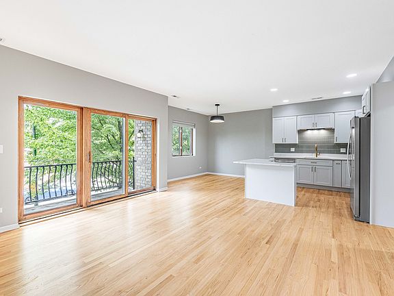 3rd image of 3154 N Oleander Ave APT 2C