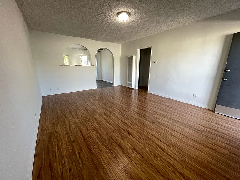 271 Parke St — Photo 6