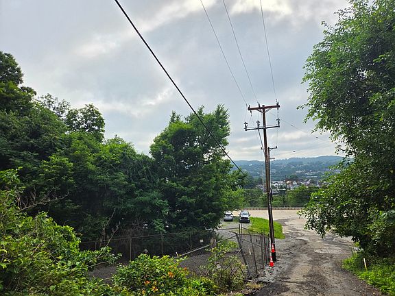 4th image of 44 Walnut St