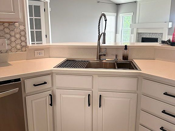 3rd image of 6327 Dogwood Ln