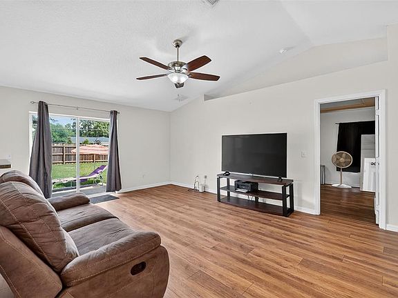3rd image of 5 Hemlock Radial Ln