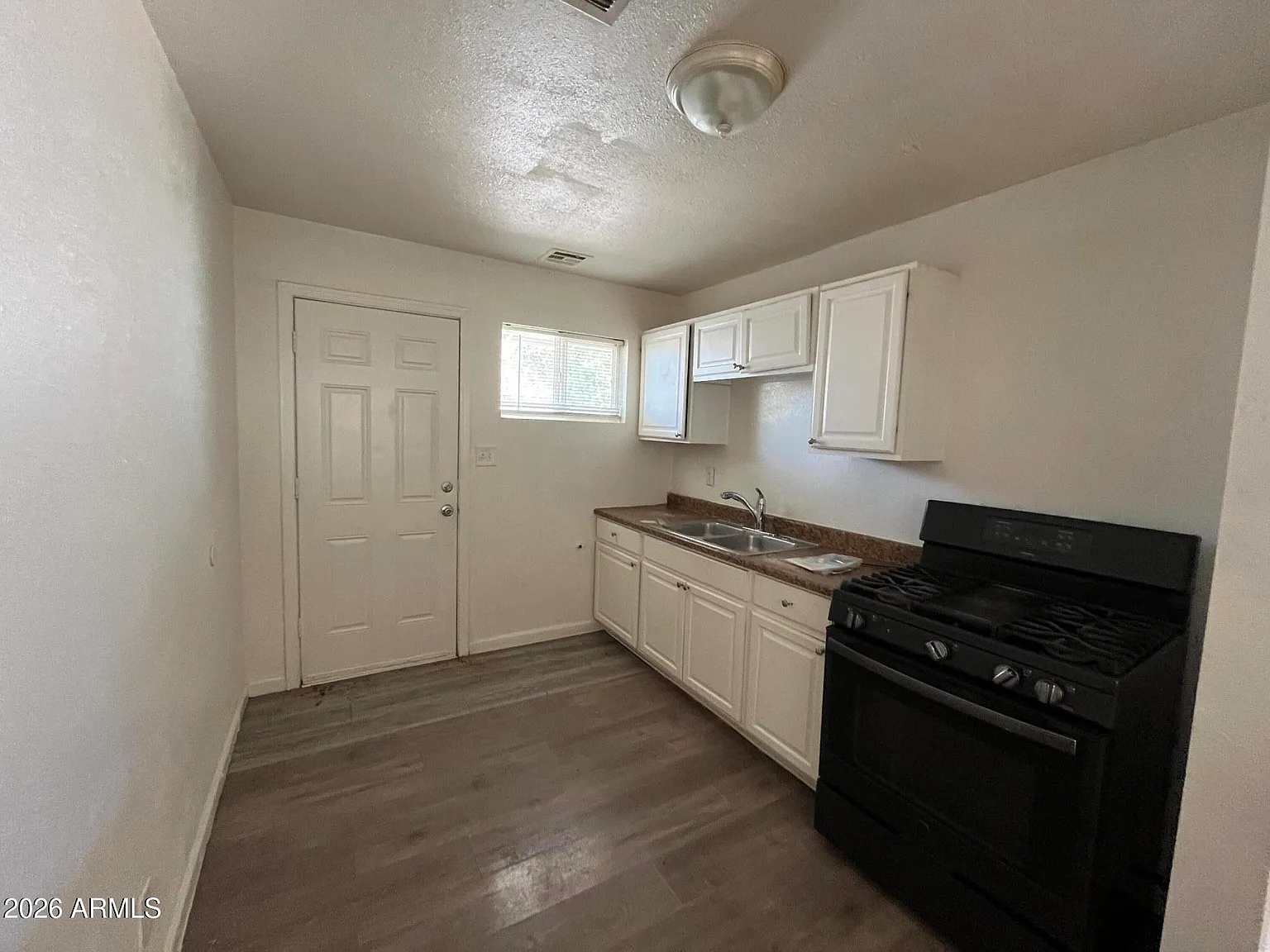 2 bed, 1.0 bath, 680 sqft, $1,225 — Photo 3