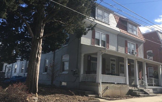 2nd image of 466 W Walnut St