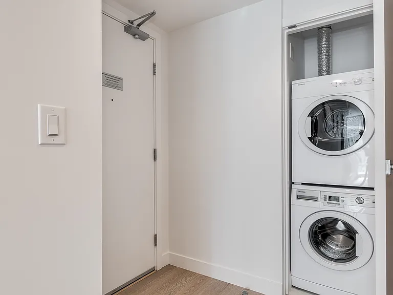 1283 Howe St #906 — Photo 7