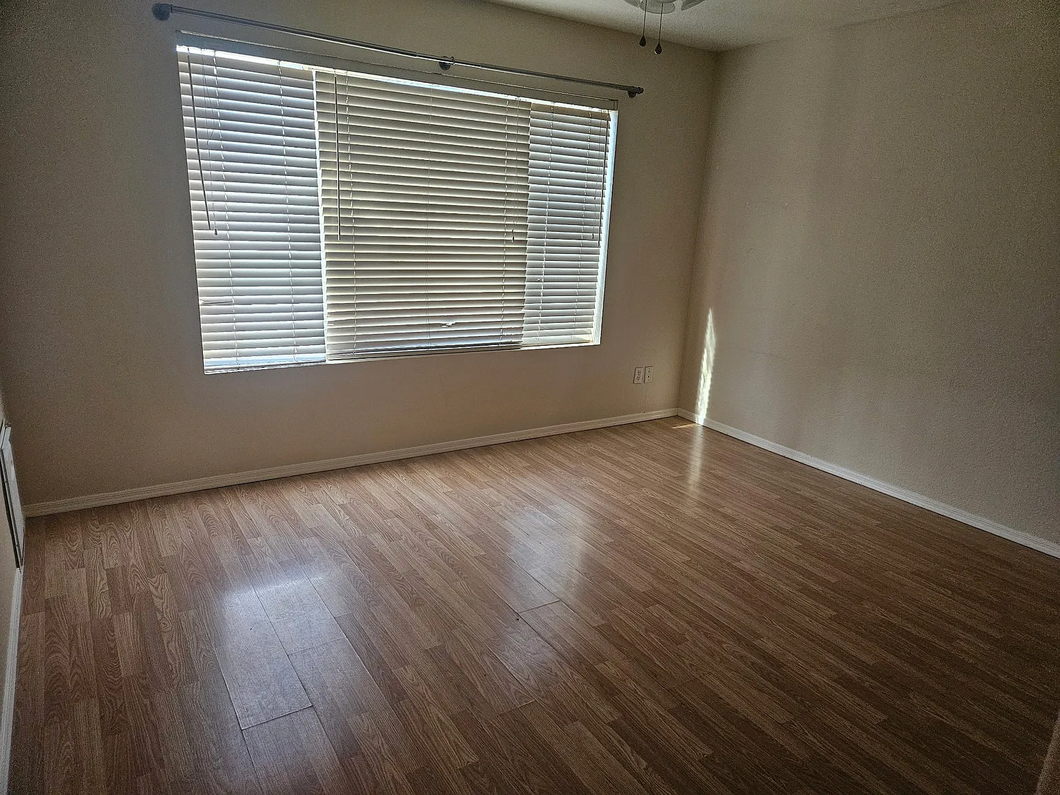 3 bed, 1350 sqft, $860 — Photo 2