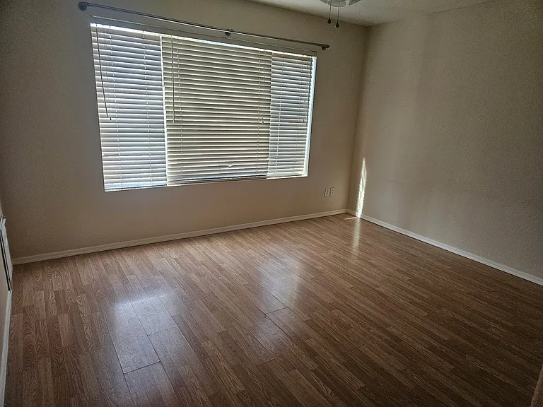 4636 W Laredo St — Photo 2